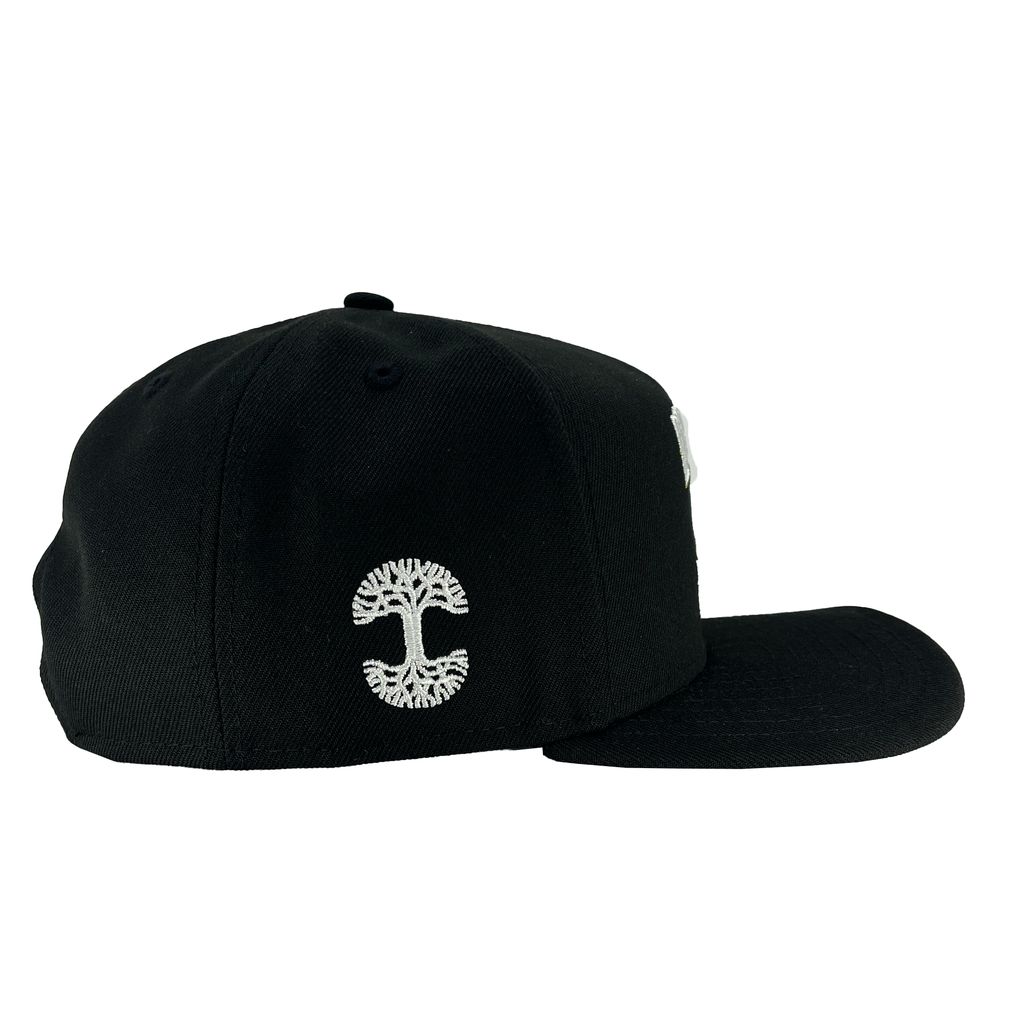 Introducing the New Era Oakland Ballers Alt Logo 9FIFTY AF Cap by the Oakland Ballers. This black baseball cap features an embroidered white logo on the side, representing the professional baseball team in the Pioneer League. The logo consists of a stylized tree in the shape of a letter "C." The cap has a flat brim and a button on top, boasting a clean and minimal design that highlights its prominent, detailed logo.