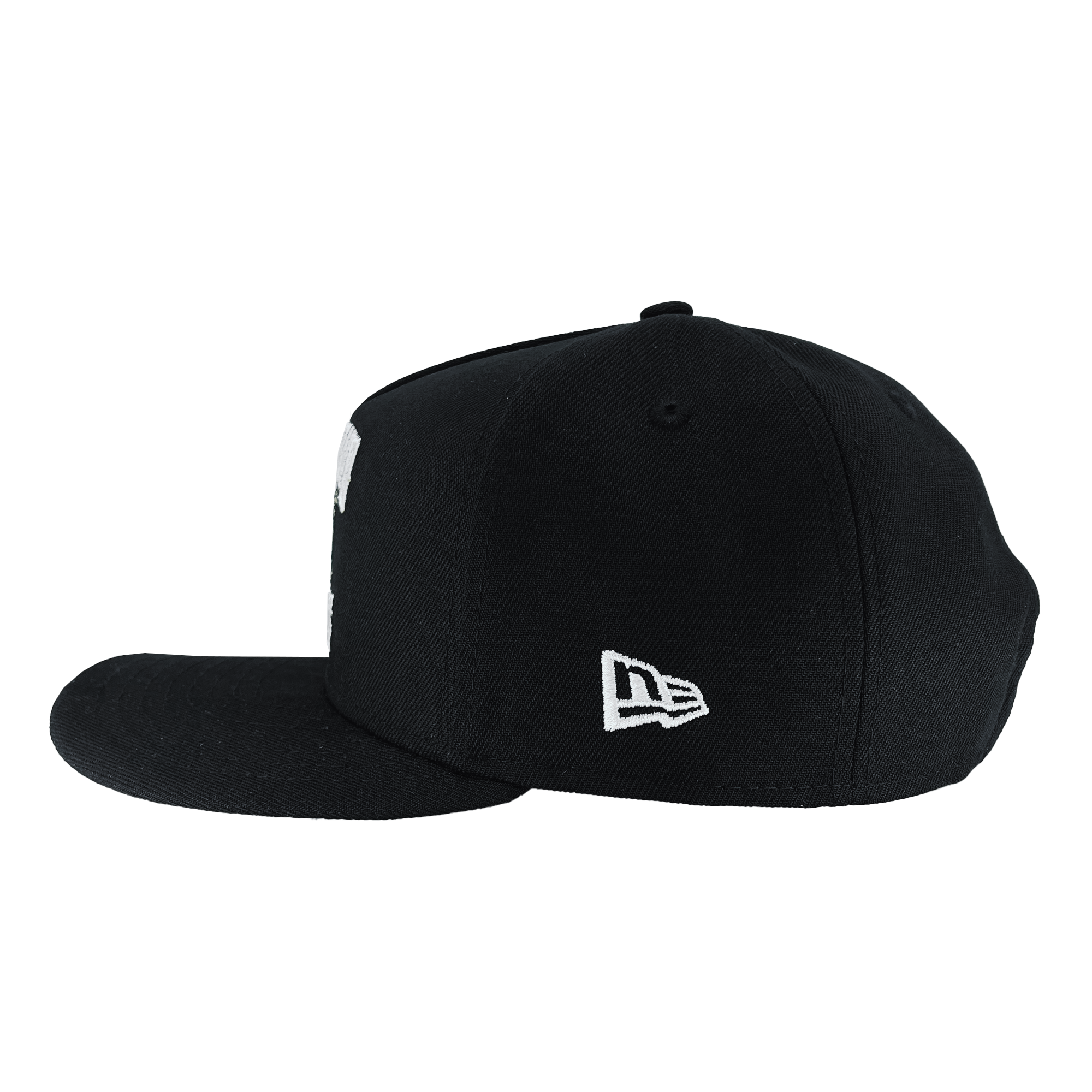 Side view of the New Era Oakland Ballers Alt Logo 9FIFTY AF Cap, commonly worn by Oakland Ballers players. This black flat-brimmed cap showcases a prominent white stitched "New Era" logo near the side. The front panel and brim are entirely black, creating a sleek and minimalist look. It features a structured crown and a fitted design.